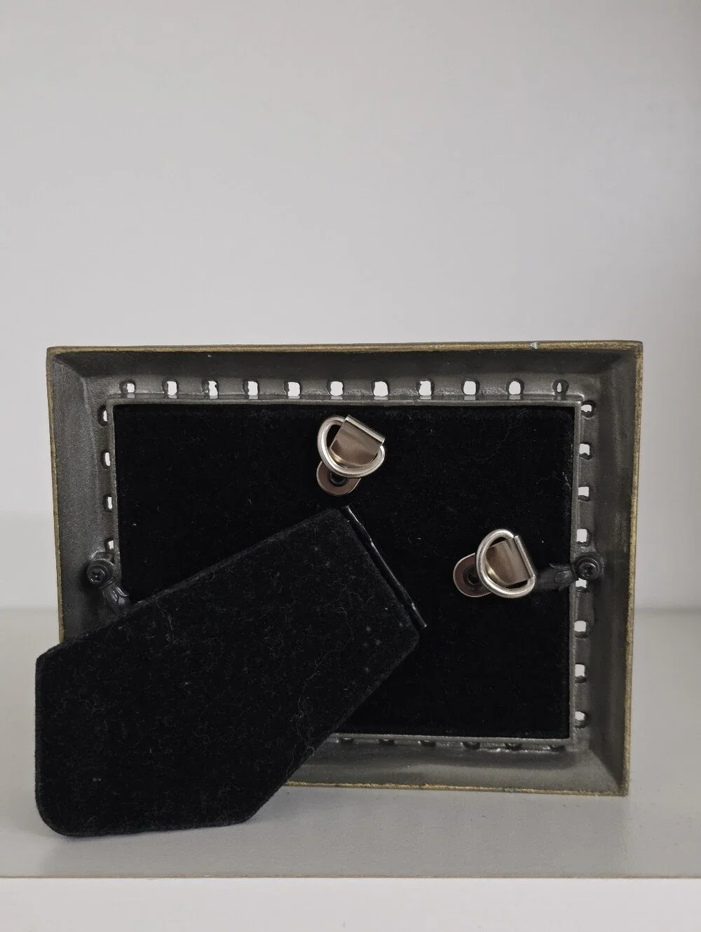 Ashleigh Manor Pewter Pearl Jeweled Picture Frame